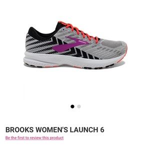 Brooks woman's snaeakers